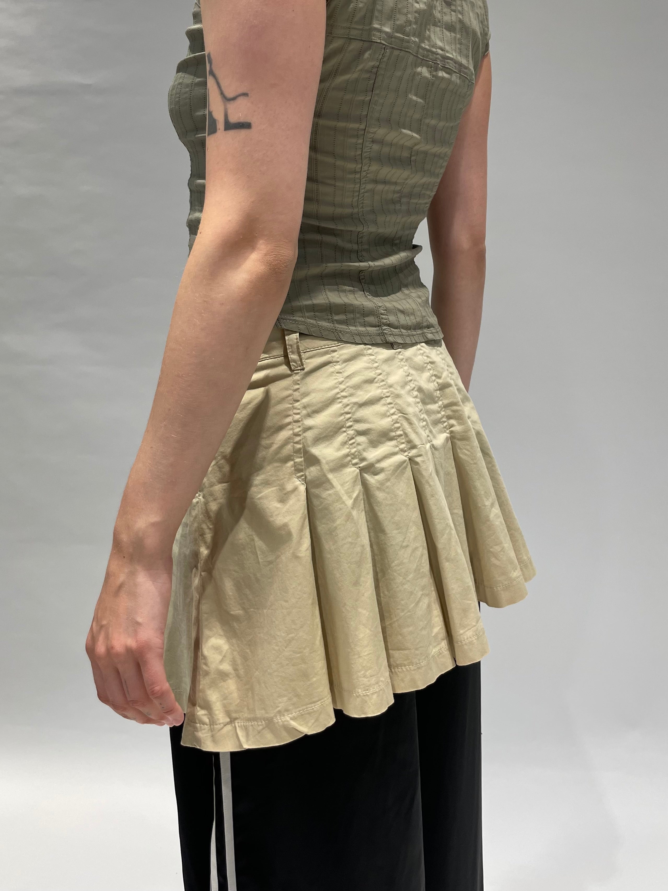 Laskostettu minihame