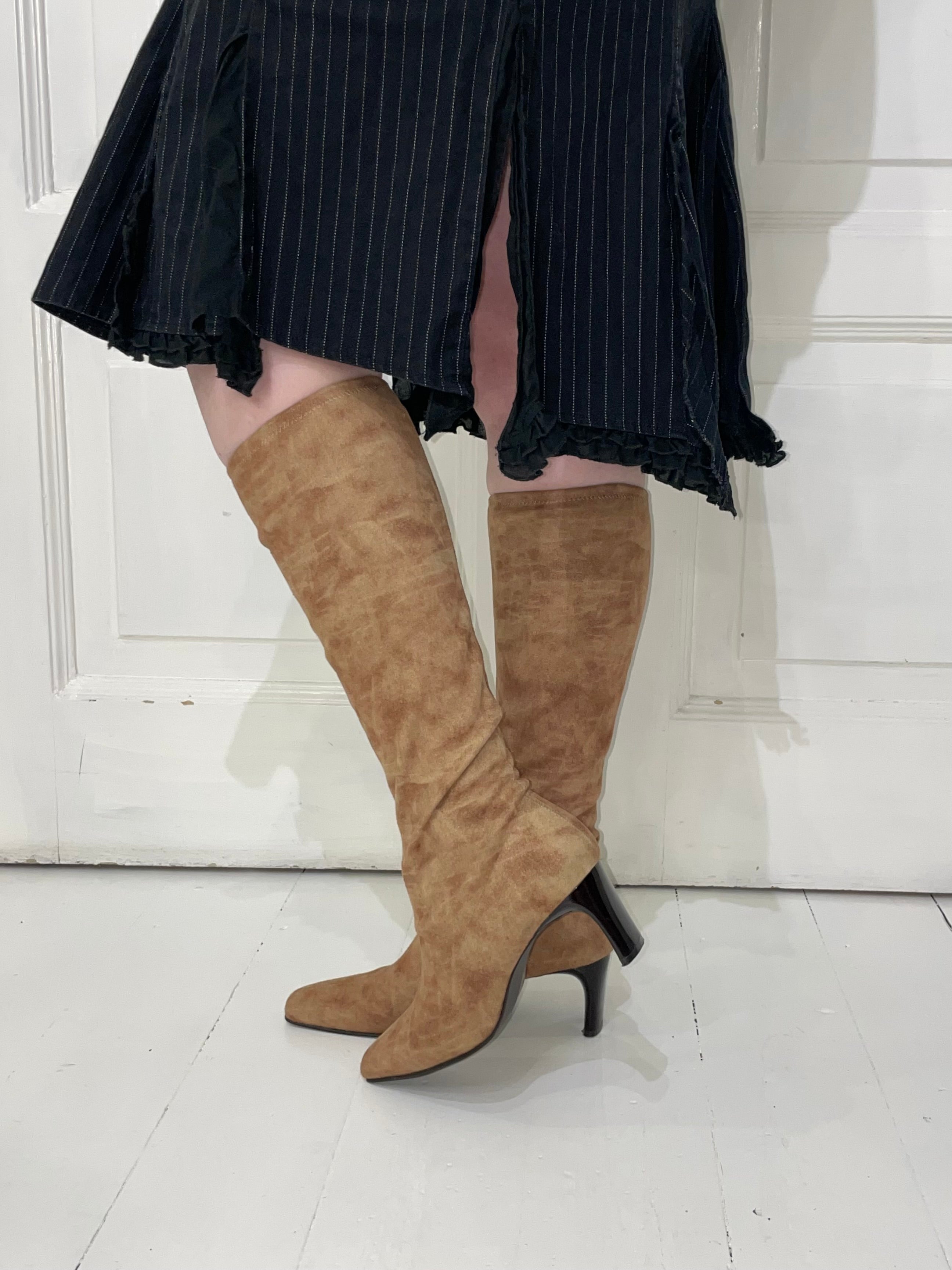 Vaaleanruskeat saapikkaat