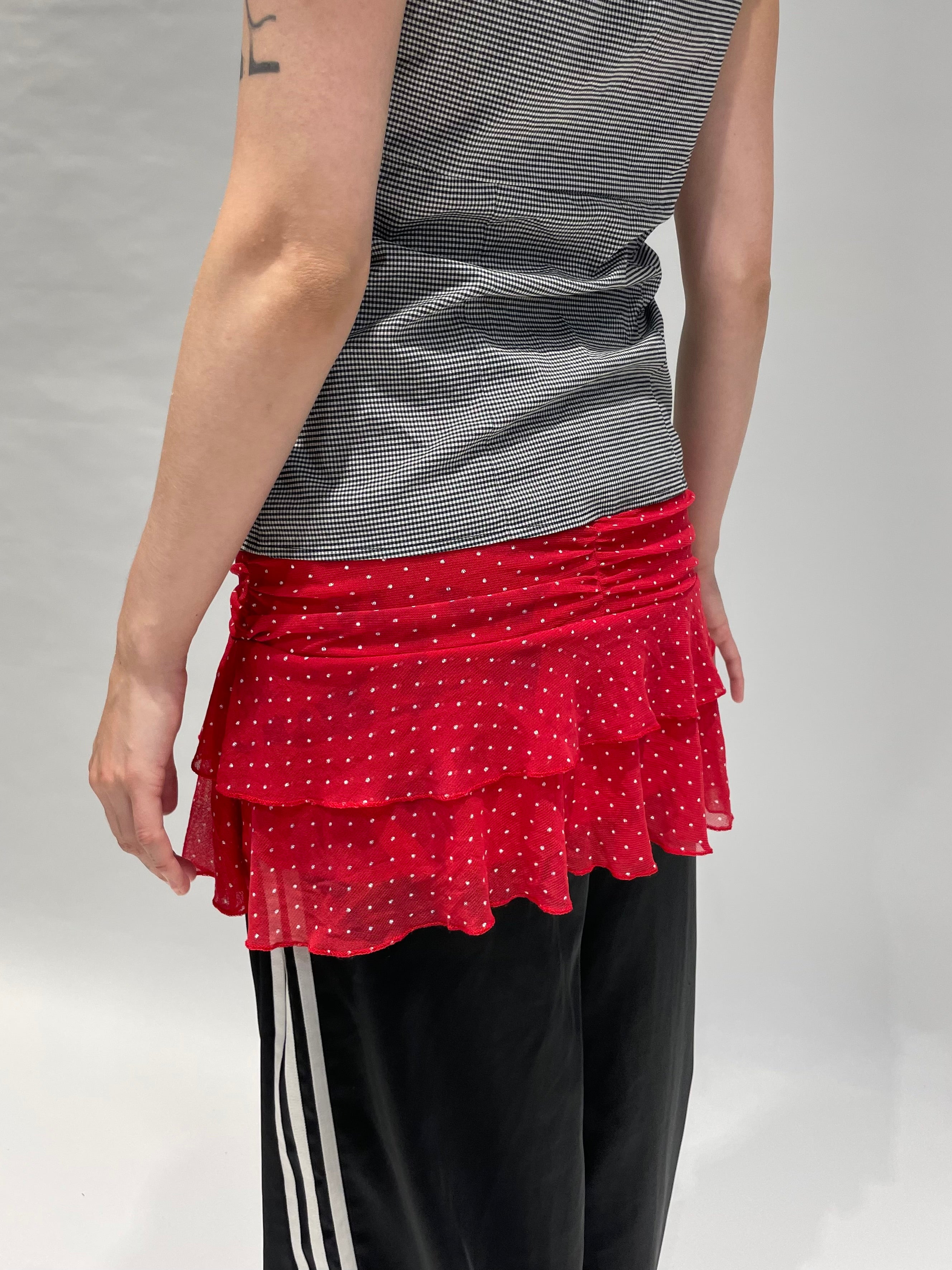 Pilkullinen röyhelöhame