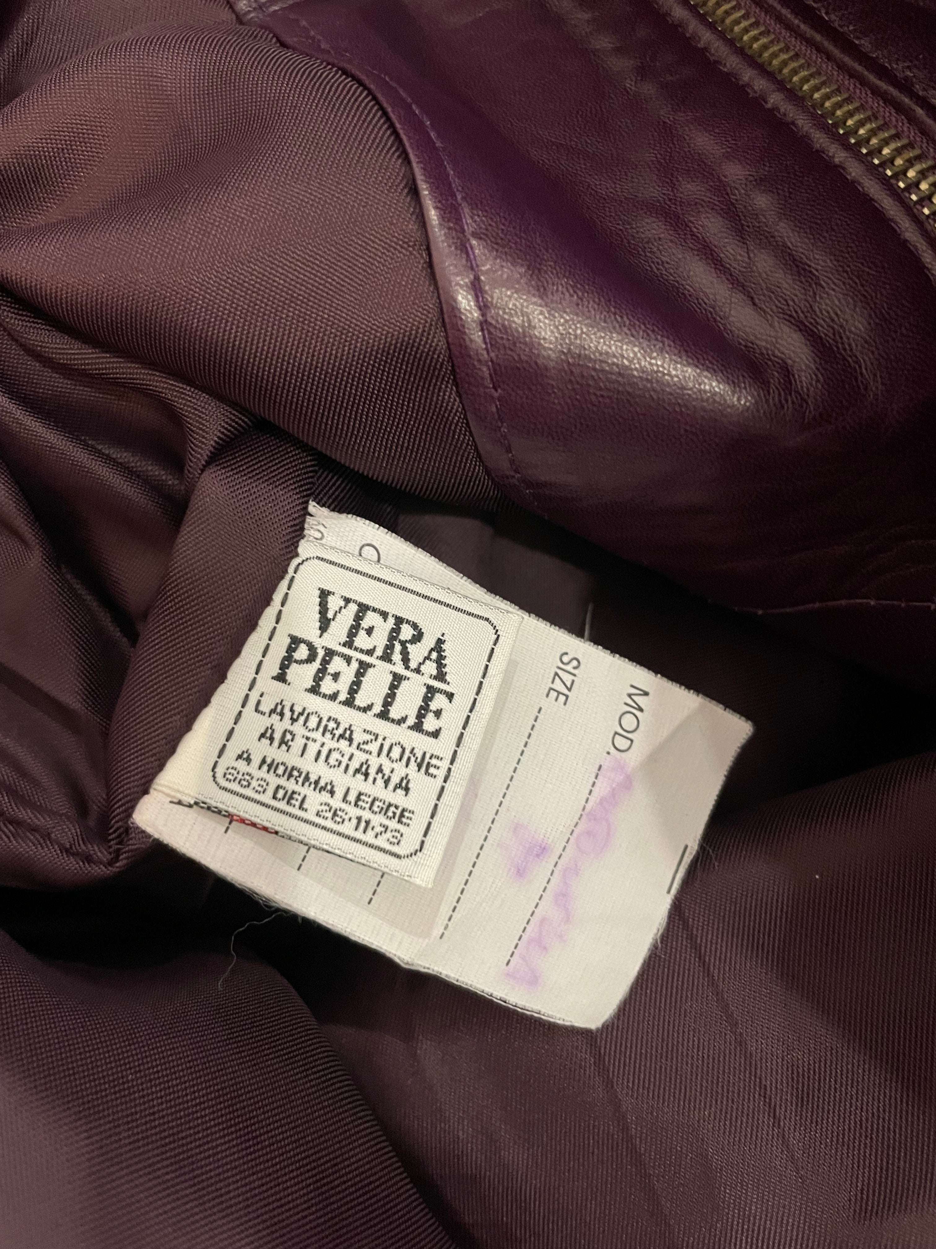 Violetti biker nahkatakki