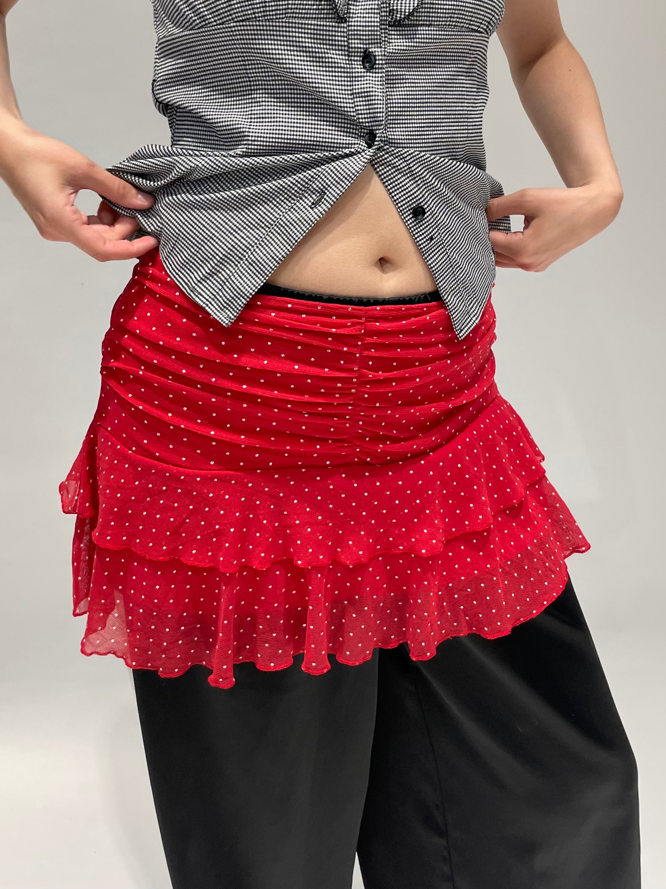 Pilkullinen röyhelöhame