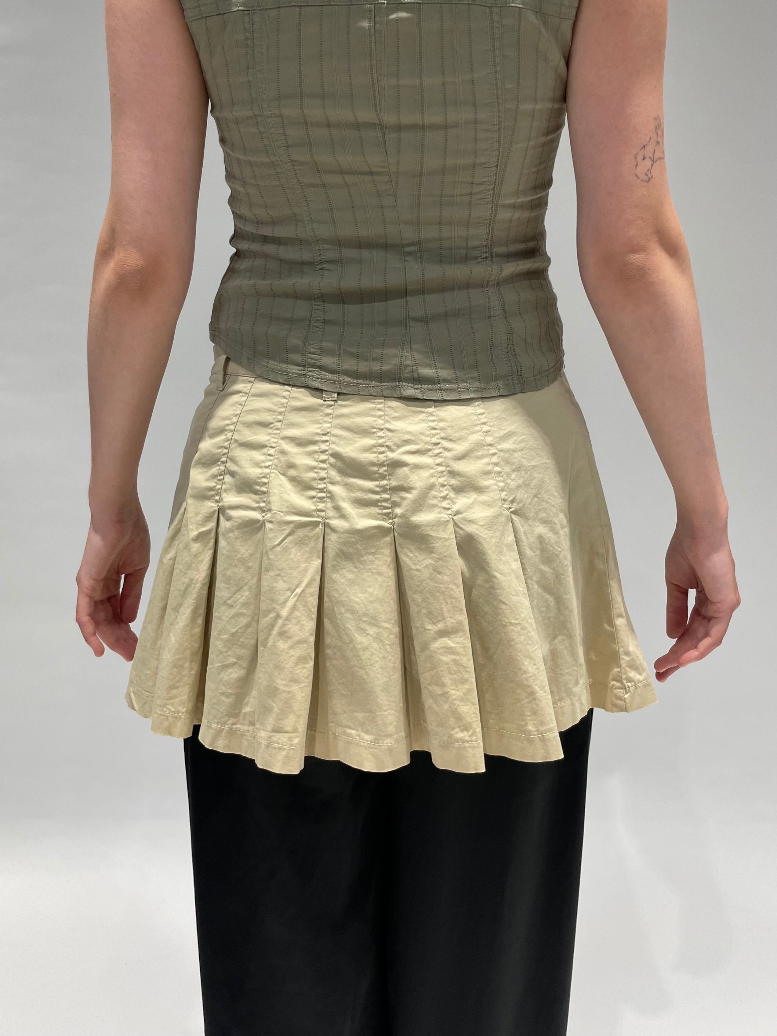 Laskostettu minihame