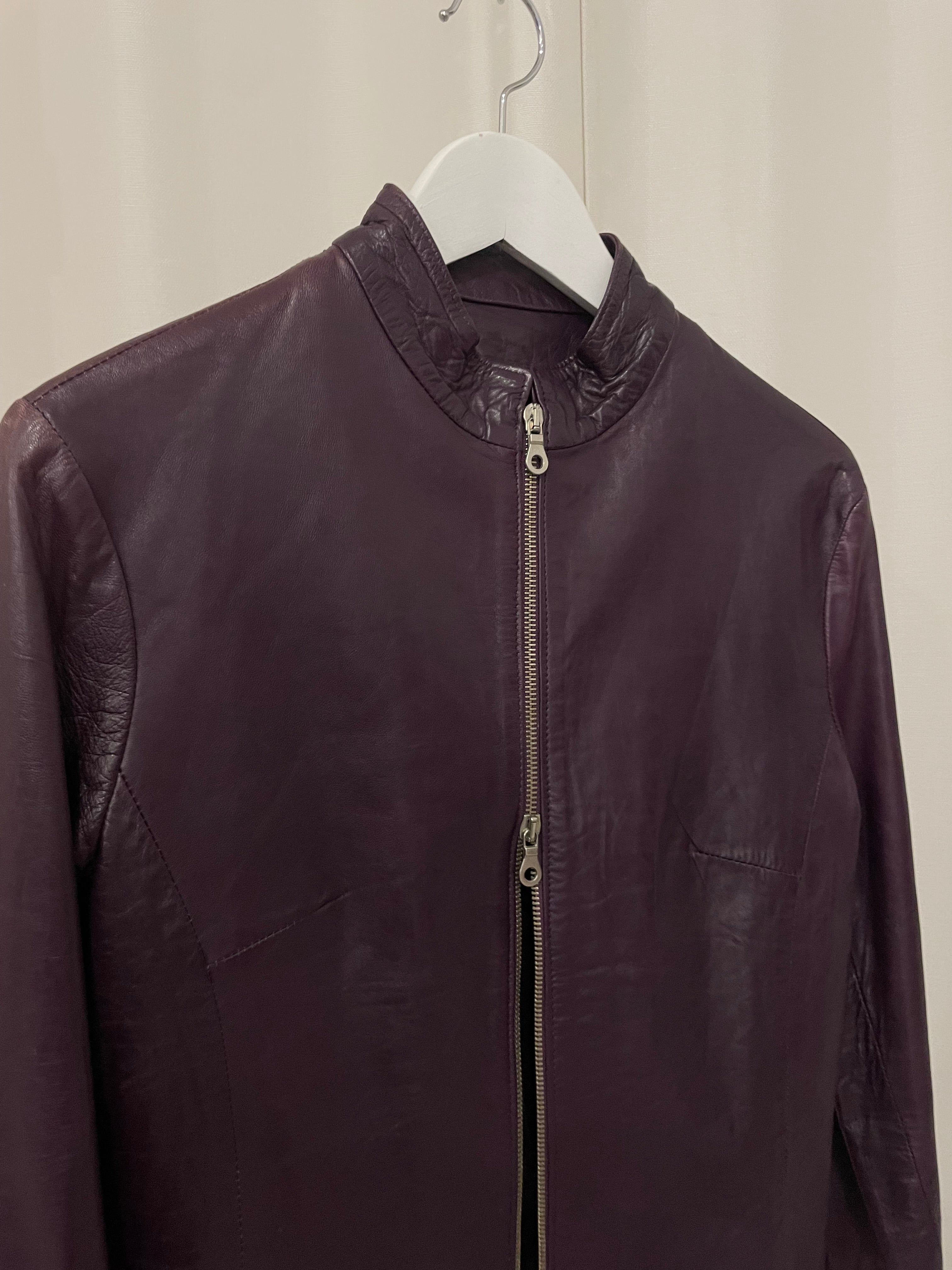 Violetti biker nahkatakki