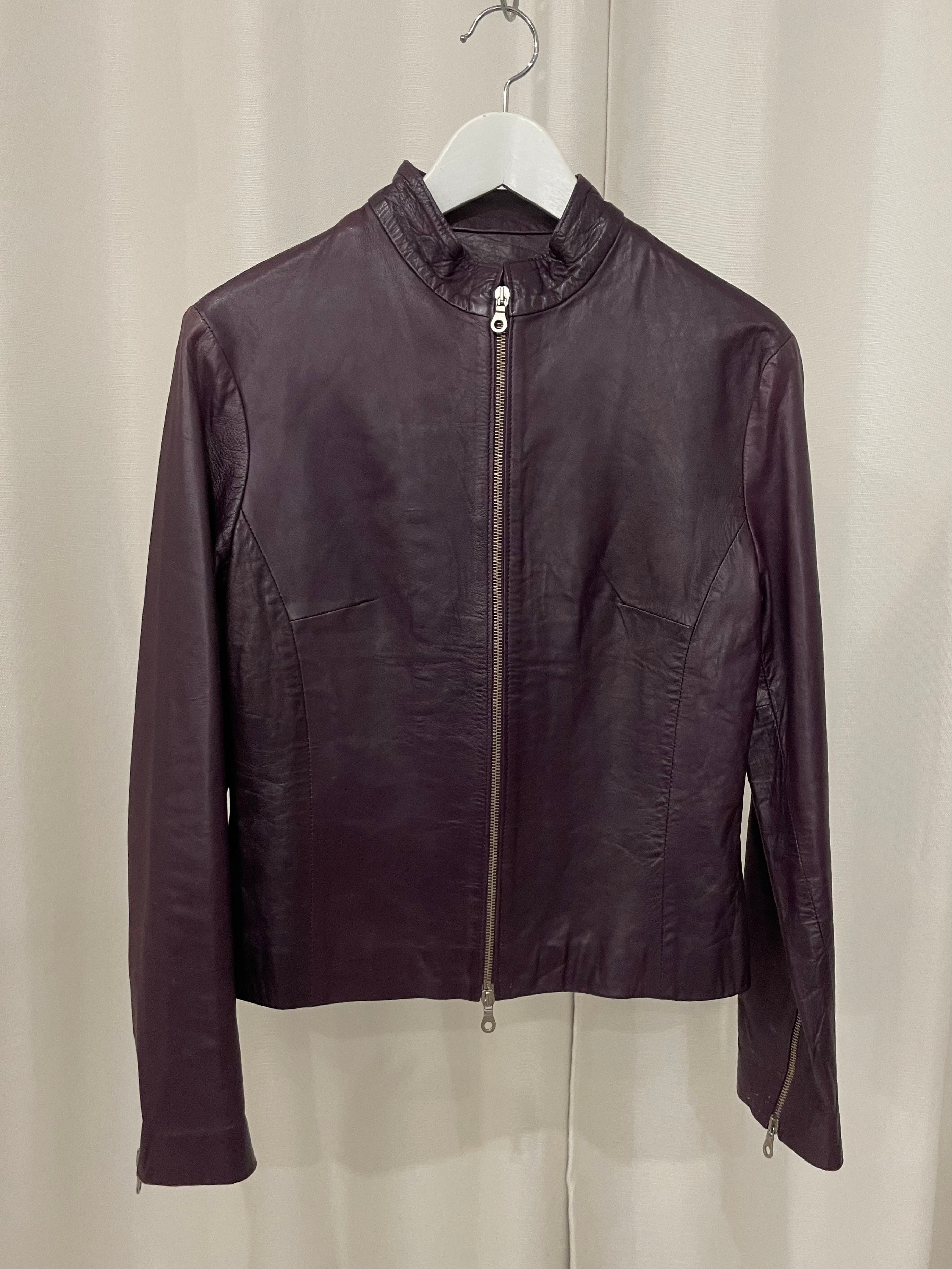 Violetti biker nahkatakki