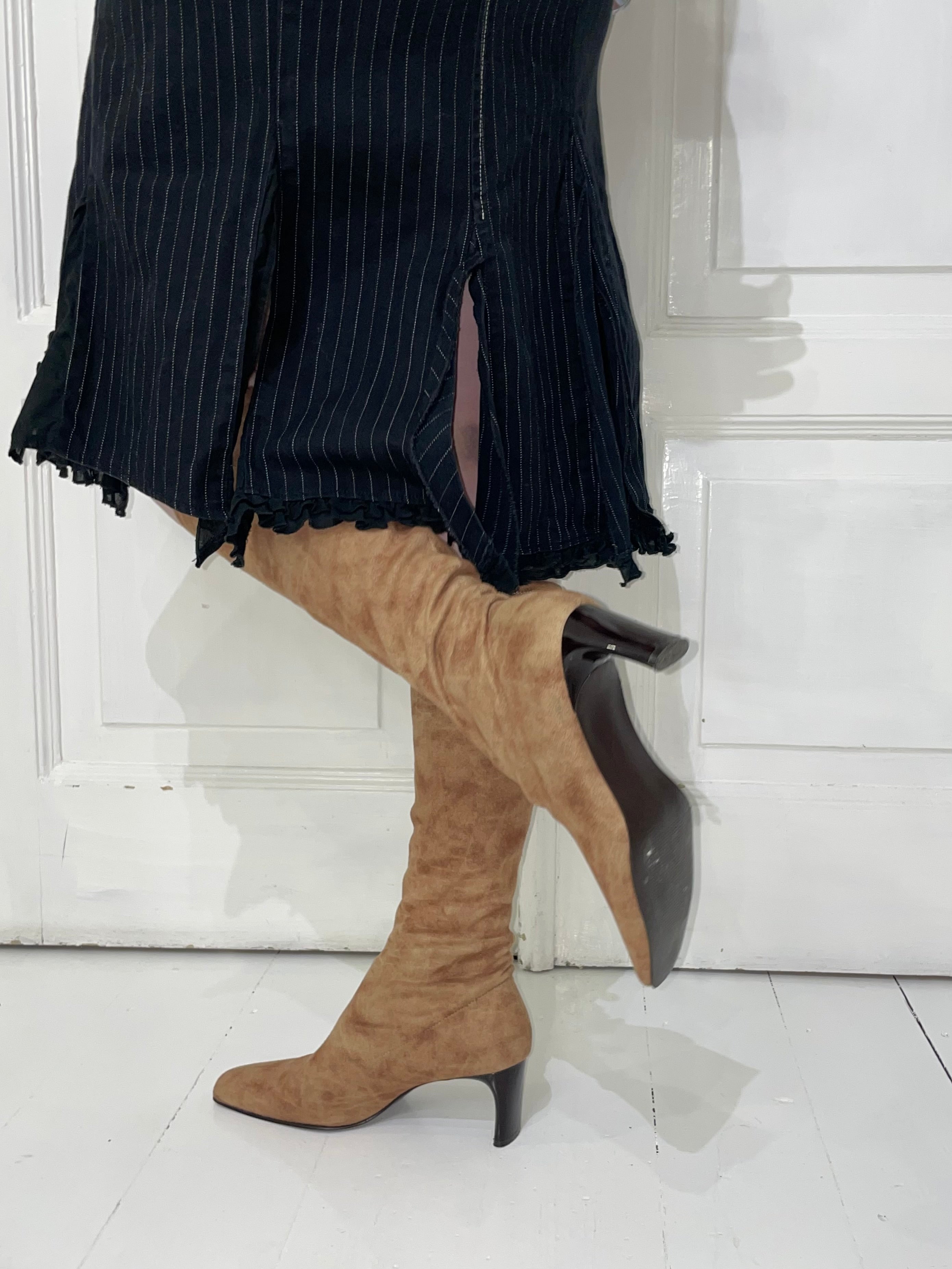 Vaaleanruskeat saapikkaat