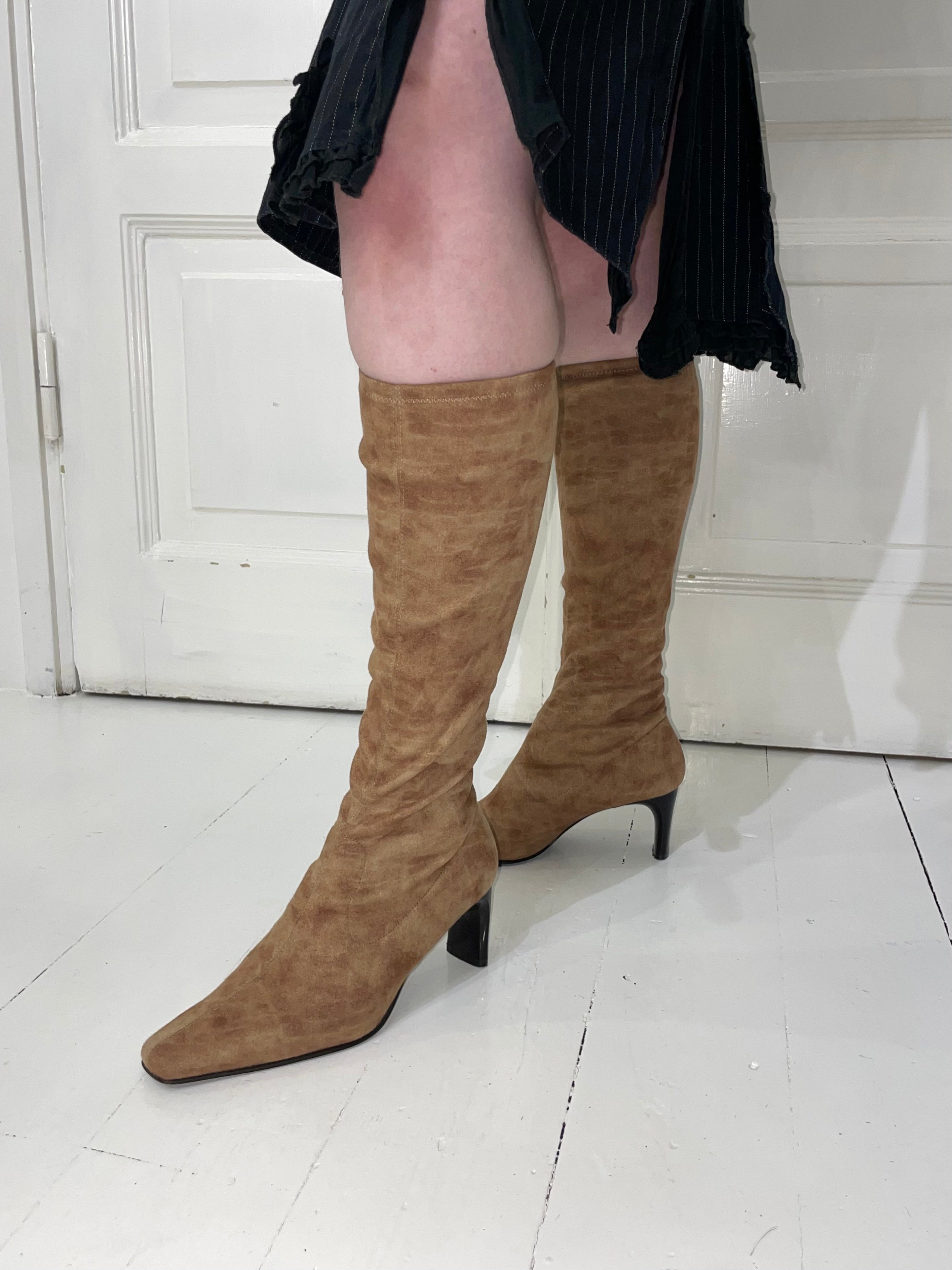 Vaaleanruskeat saapikkaat