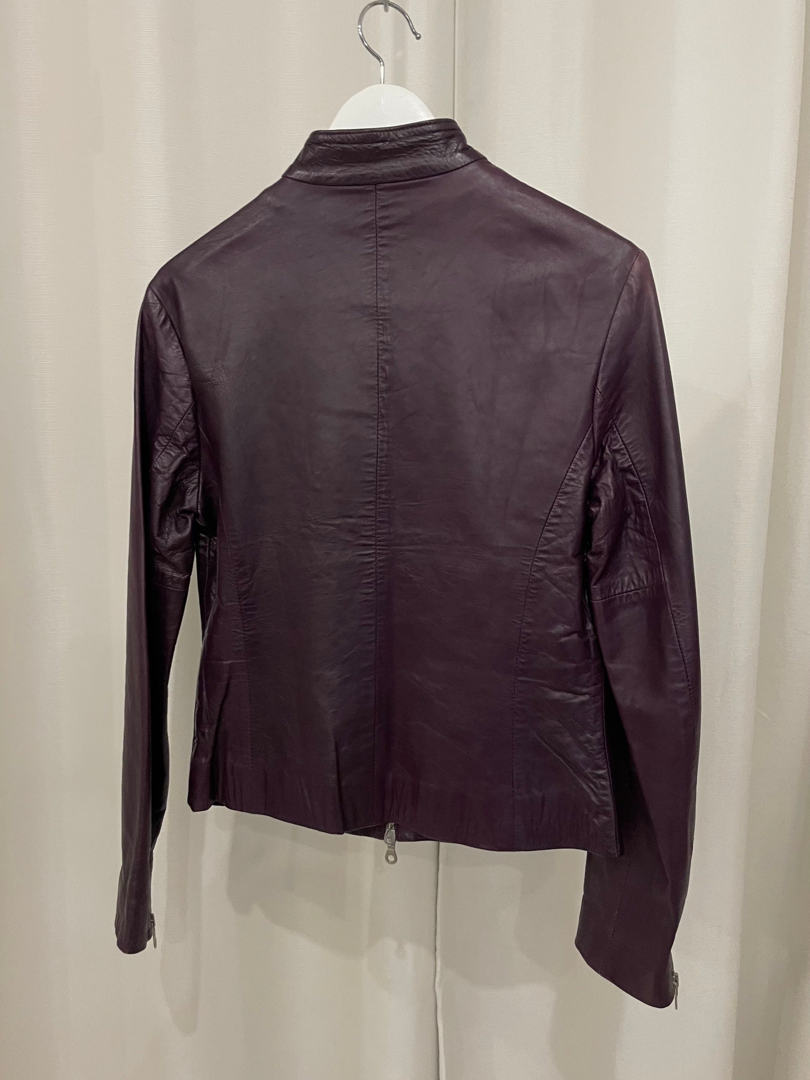 Violetti biker nahkatakki