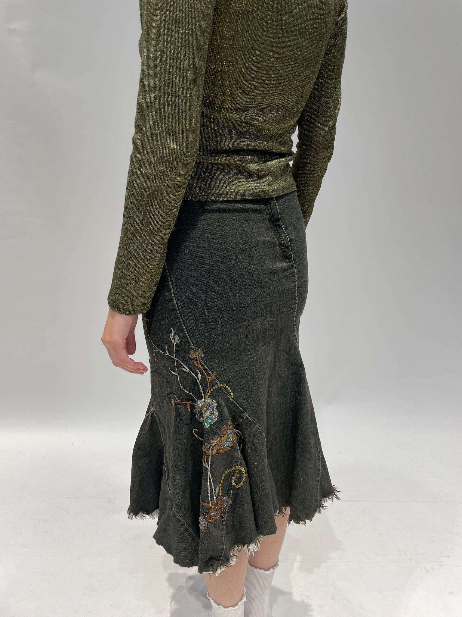 Brodeerattu farkkuhame