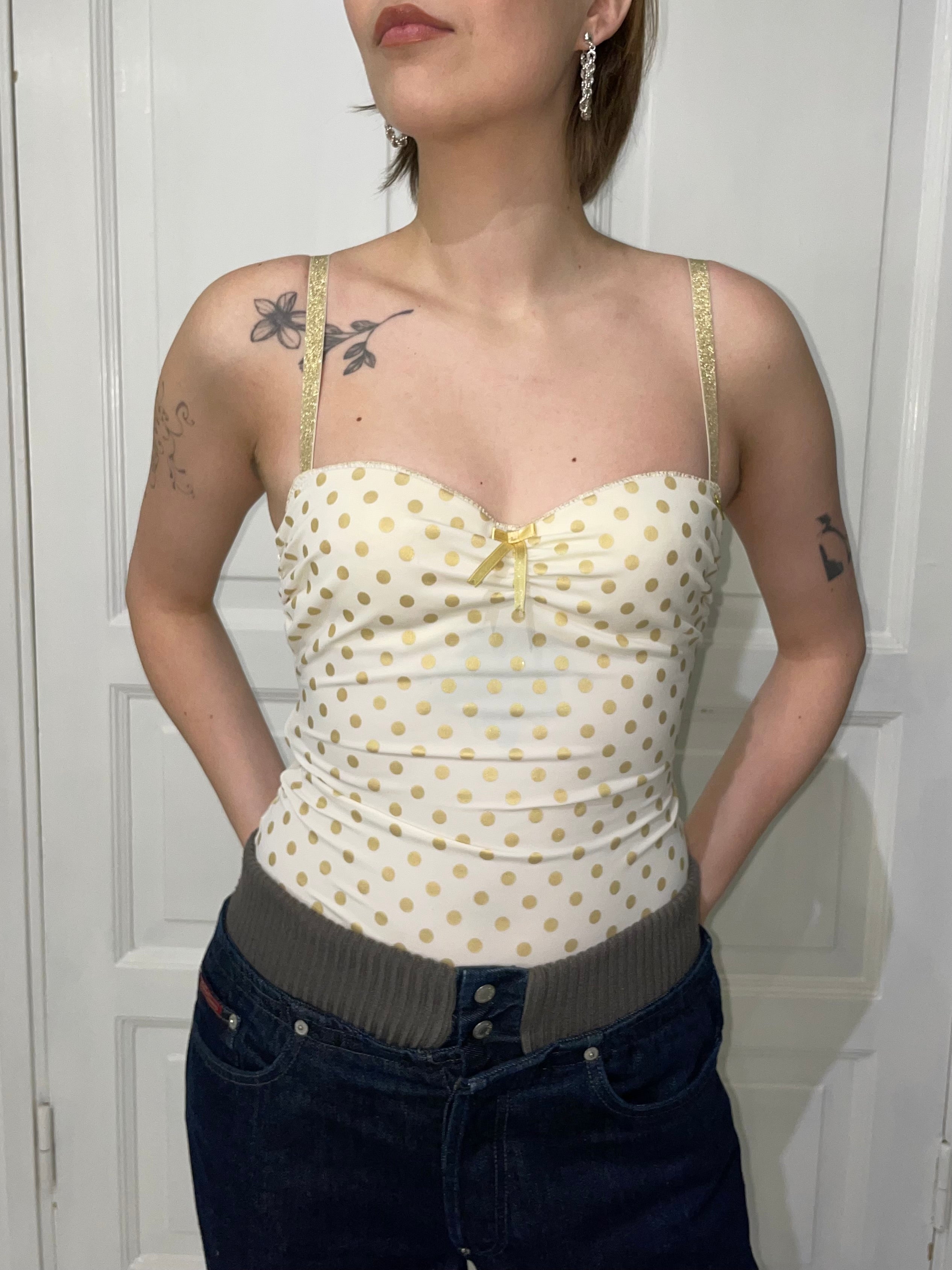 Pilkullinen korsettitoppi