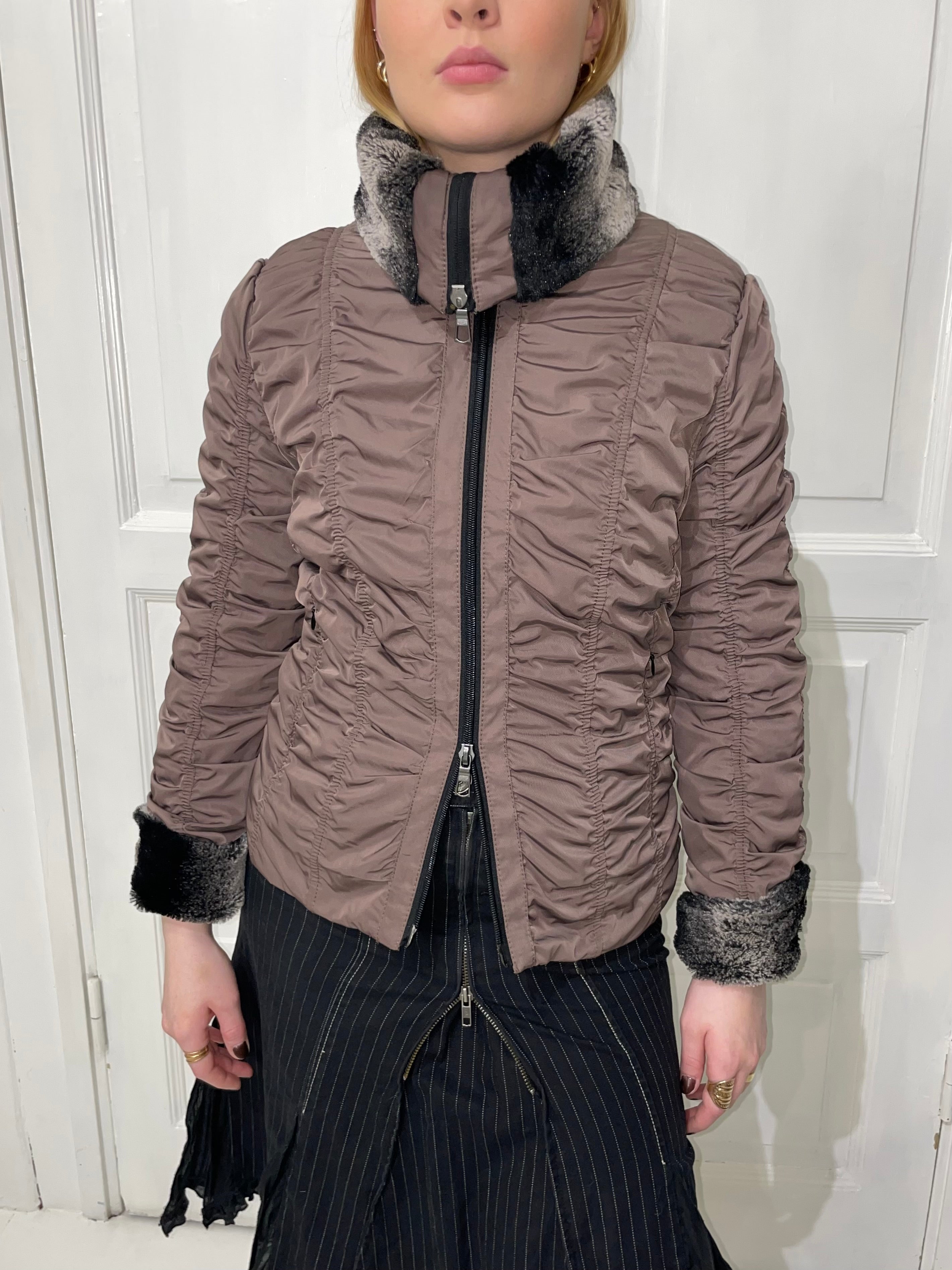 Korkeakauluksinen talvitakki