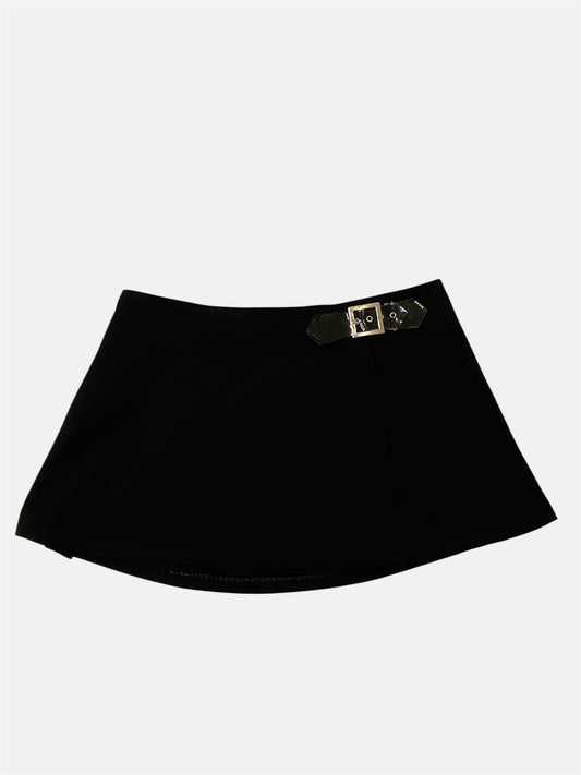Miniskirt with buckle