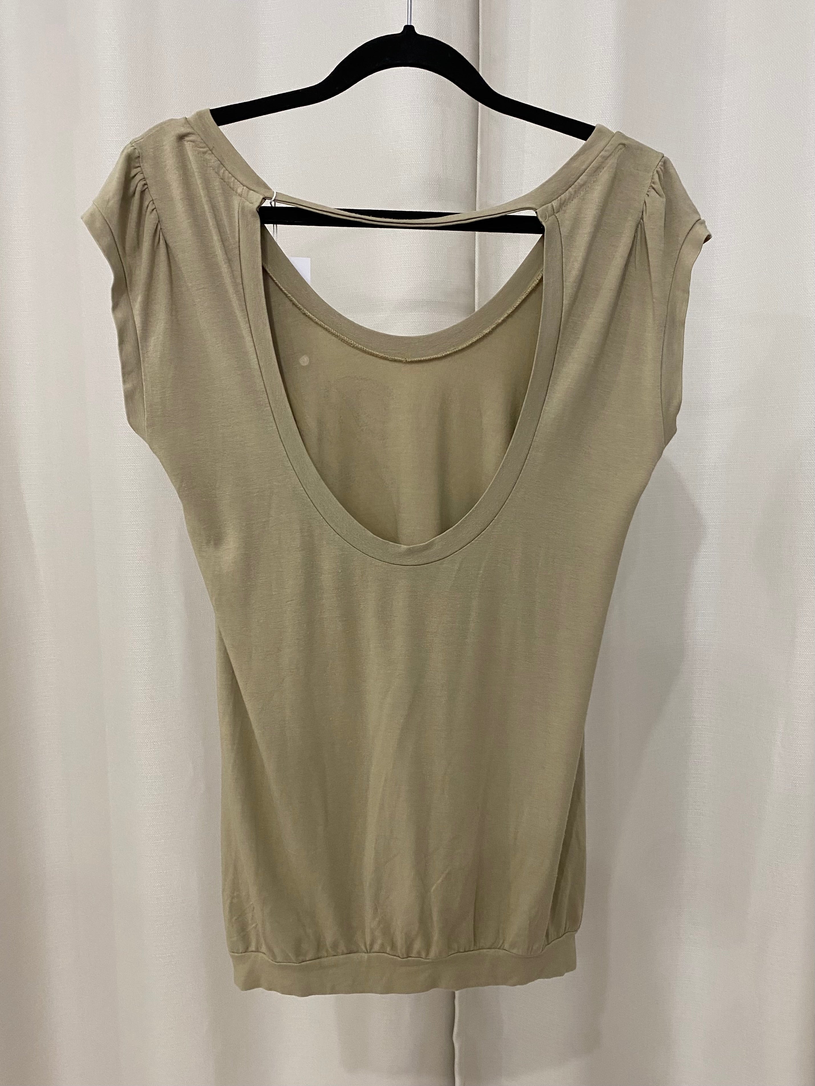 Beige t-paita